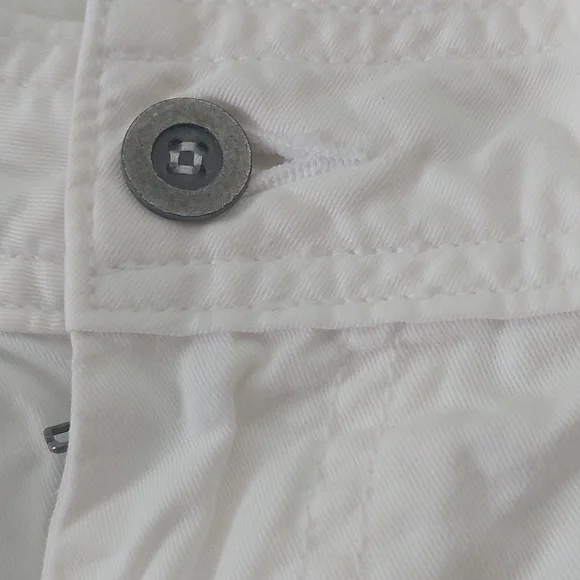 LAURA SCOTT - Picture 2 of 5